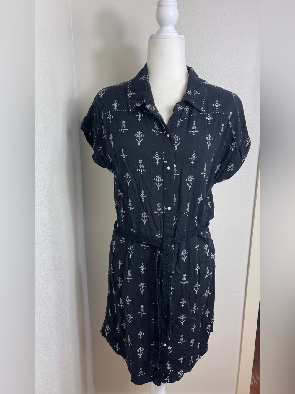 Roxy Short Sleeve Button Down Shirt Dress Black Boho Pattern Size Medium NWT